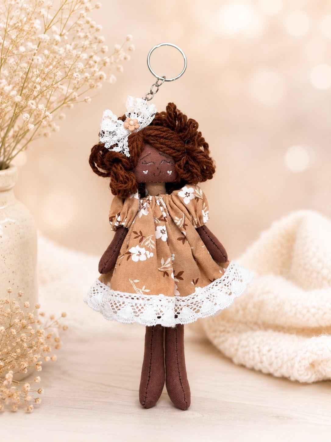 Boneca artesanal Chaveirinhos — foto 4