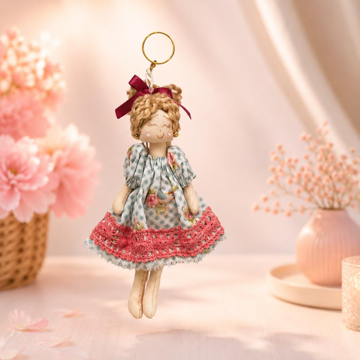 Boneca artesanal Chaveirinhos — foto 6