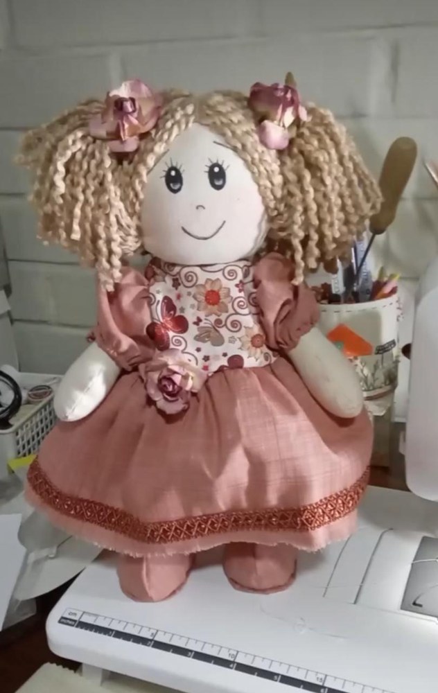 Boneca artesanal Clara — foto 1