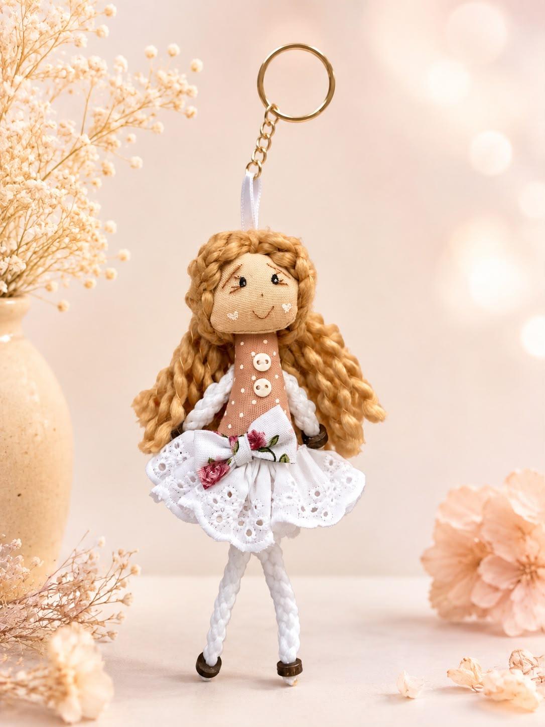 Boneca artesanal Chaveirinhos — foto 8